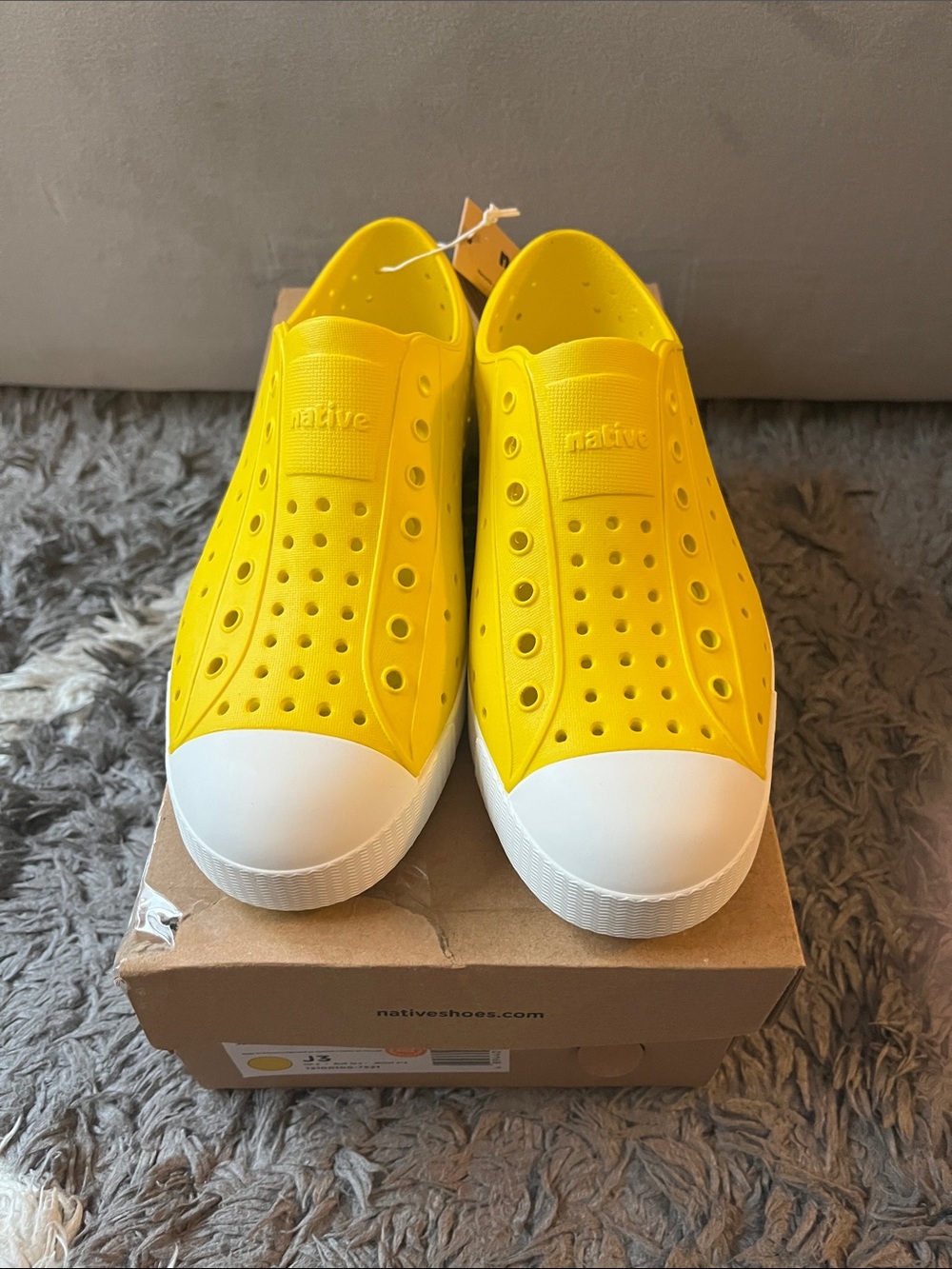 Native Shoes jefferson shoe. Kids size 3. Yellow. White. New with tags.